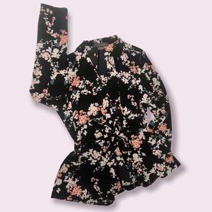 🌟SALE 2/$10.00‼️ Suzy Shier Women’s Black/Floral Blouse / Belted Waist size M